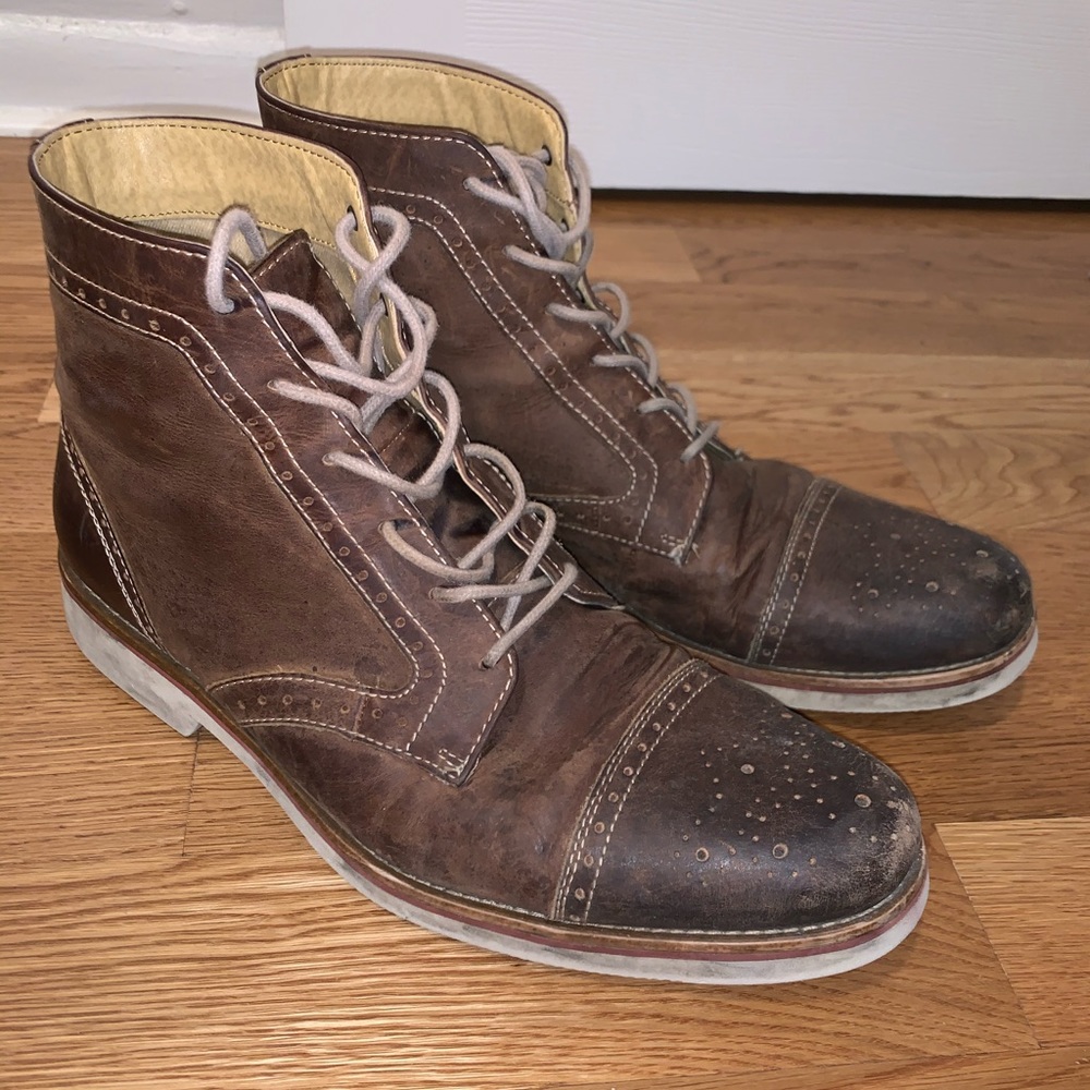 Bass boots